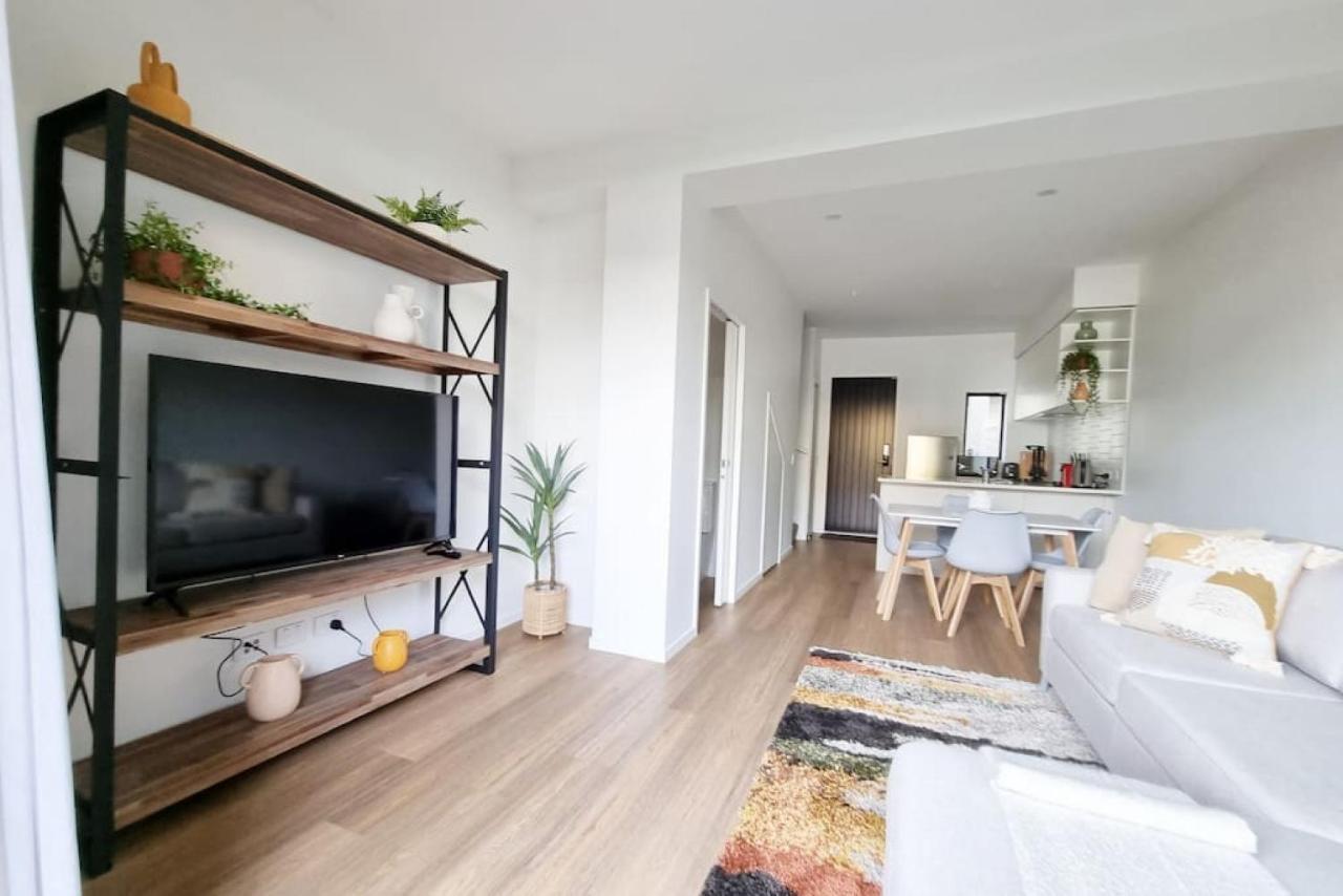 Villa Huntington Townhouse With Patio And Parking à Auckland Extérieur photo