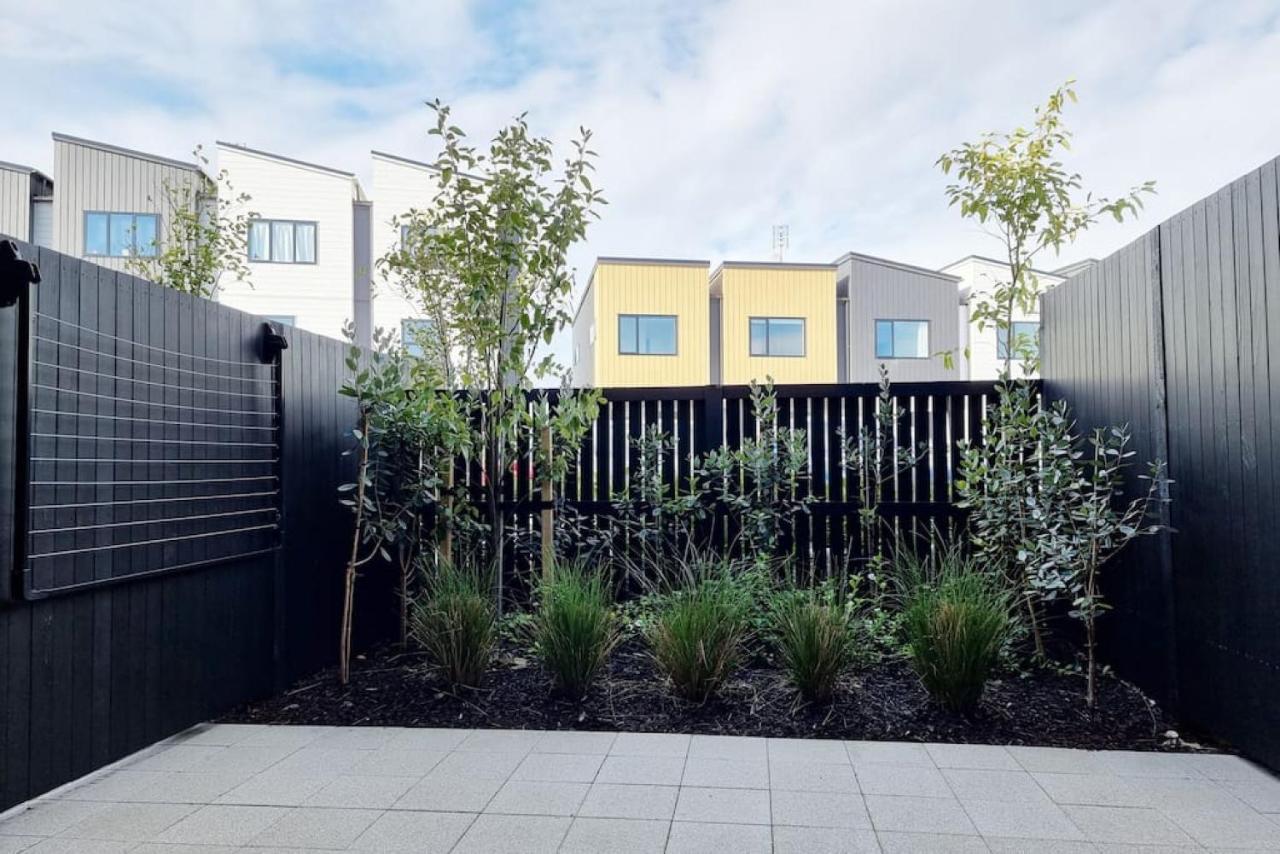 Villa Huntington Townhouse With Patio And Parking à Auckland Extérieur photo
